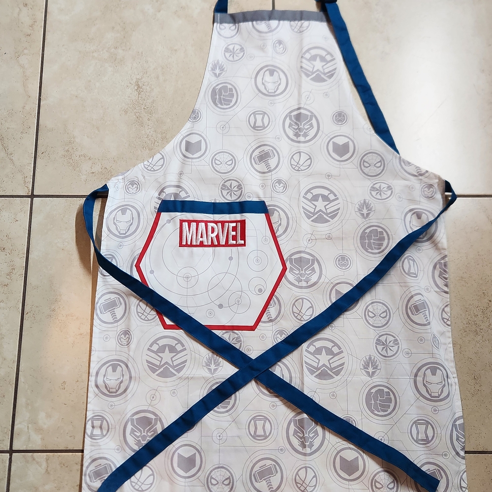 Marvel Avengers Apron with Matching Oven Glove